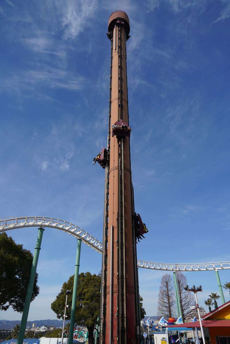 ひらかたパーク、高さ約50メートルでアトラクション停止　乗客2人が3時間以上降りられず