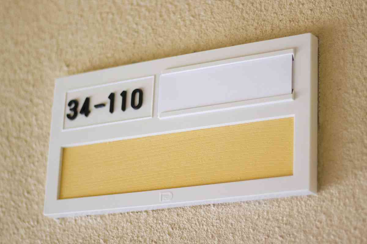 「フルネームなんて怖くて出せない」戸建てでも“表札を出さない家”が急増中！「配達員は困る」「Googleマップが怖い」賛否の声