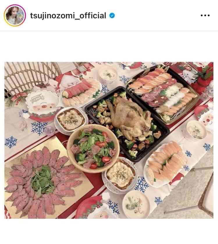 辻希美、「杉浦家はイヴがメインです」豪華なクリスマス料理＆家族ショットを公開