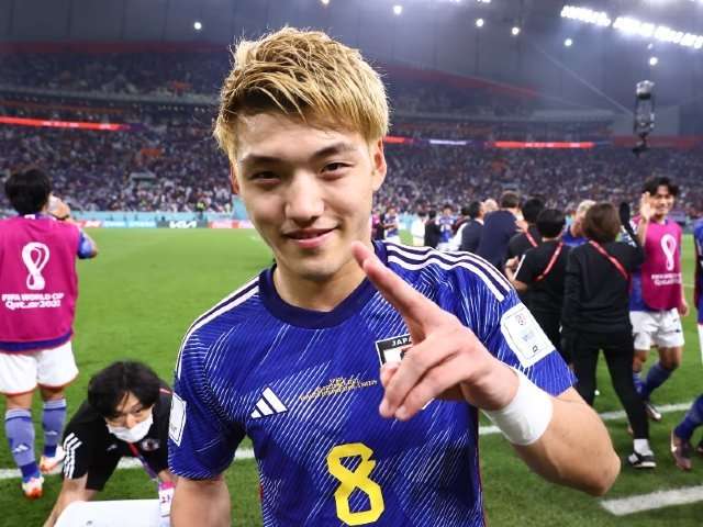 日本代表・堂安律 “小悪魔インフルエンサー”との親公認交際