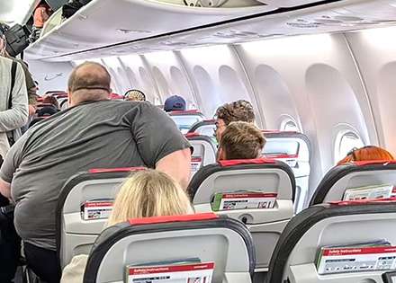 エコノミークラスの巨人…悪いのは誰？ で議論白熱（英国）