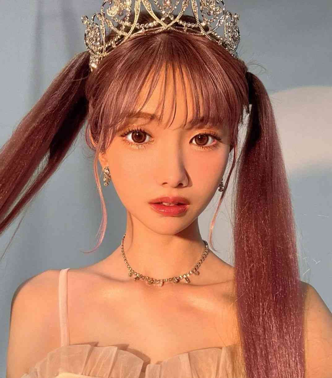 「5億円女の私服が異次元…」洋服代が桁違い！人気キャバ嬢HIMEKAさん〝私服ショット〟に仰天「目ん玉飛び出た」「伊達メガネに弱い」