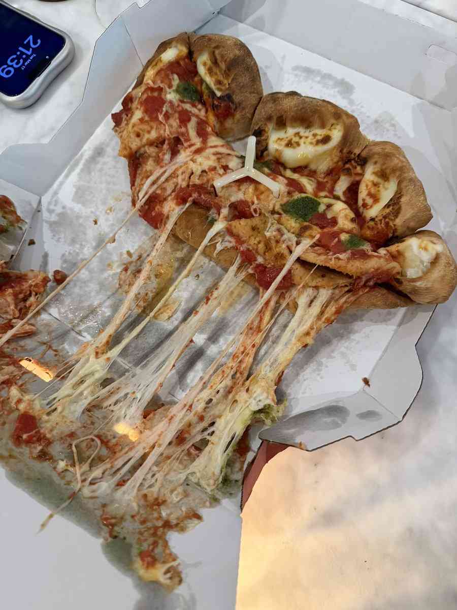 UberEatsで届いたピザ「やばくない？」　衝撃の状態「しかも3枚全部」…惨状にネットも「ここまでは見たことない」