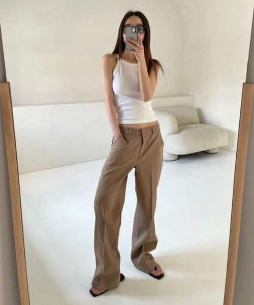 流行のローライズボトムスは40代こそ履くべし！小尻＆脚長に見せる効果も