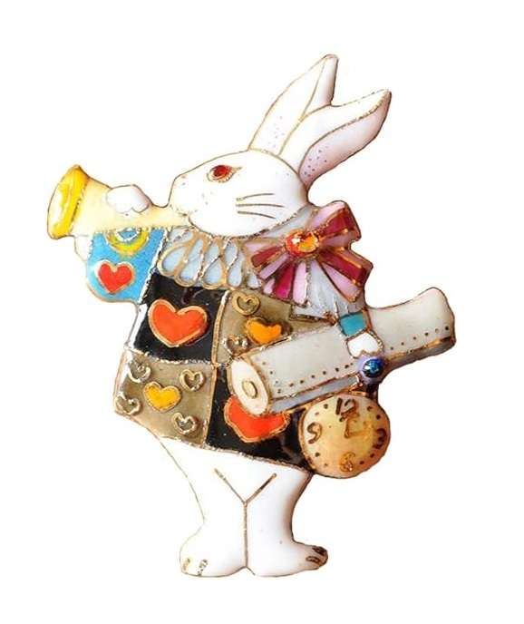 最近ブローチが流行ってる！