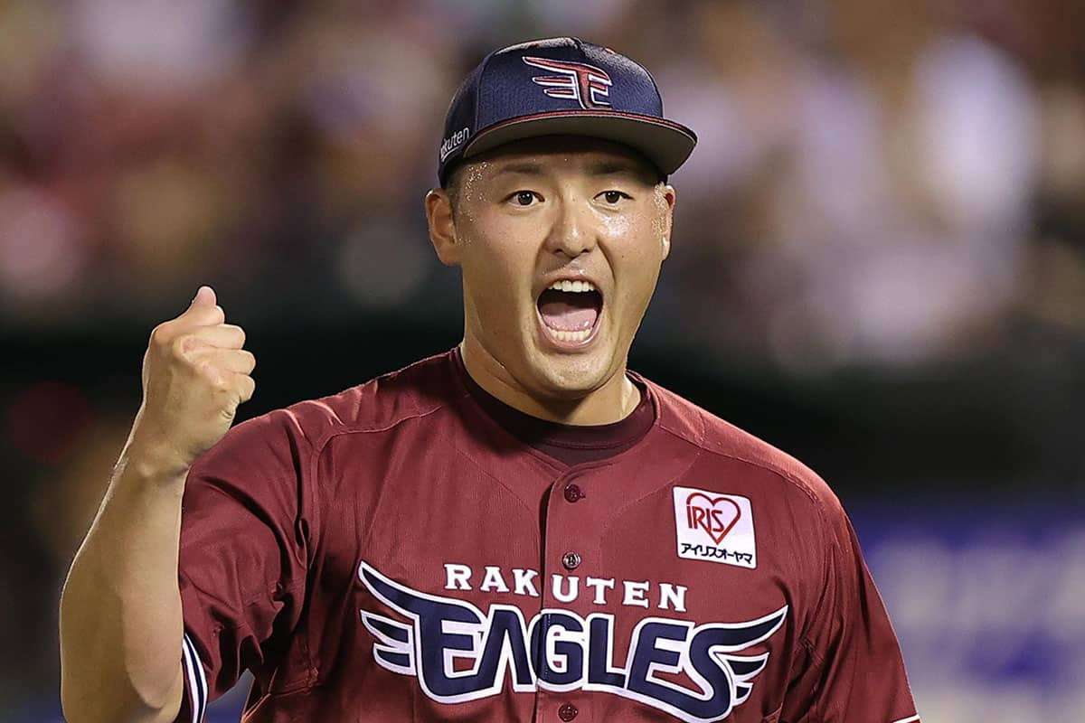 楽天・安楽、後ろから “蹴り” を入れる動画拡散で物議…マー君も笑顔で「肘入れ」の悪ふざけ