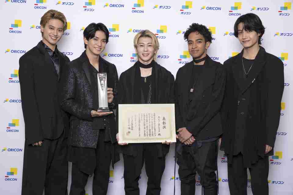 Aぇ! groupが28.9億円で年間セールス新人1位、男性グループでは4年ぶりの20億円超え