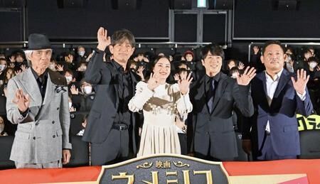 広瀬すず　背中パックリ大胆ドレスで登場　万雷の拍手を浴びて大興奮「鳥肌」