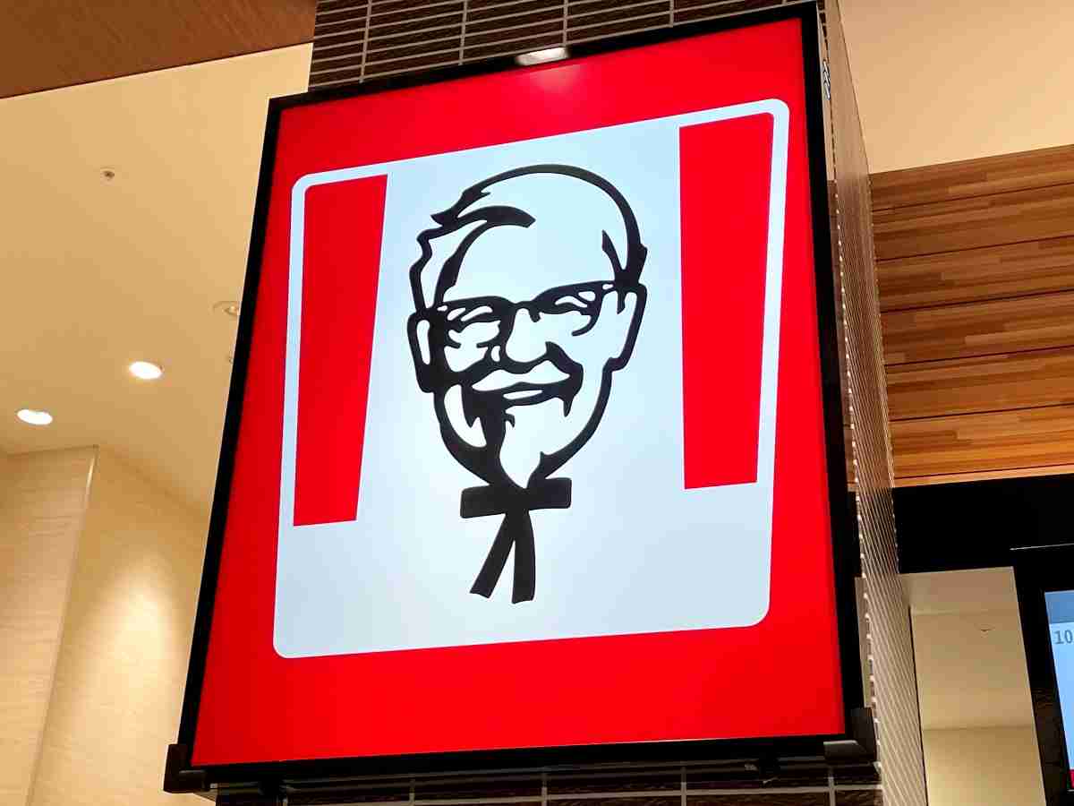 【悲報】ケンタッキー、毎年恒例だったオリジナルチキンの無料配布を中止 / 代わりに “匂い” 付きのカードが配られる模様