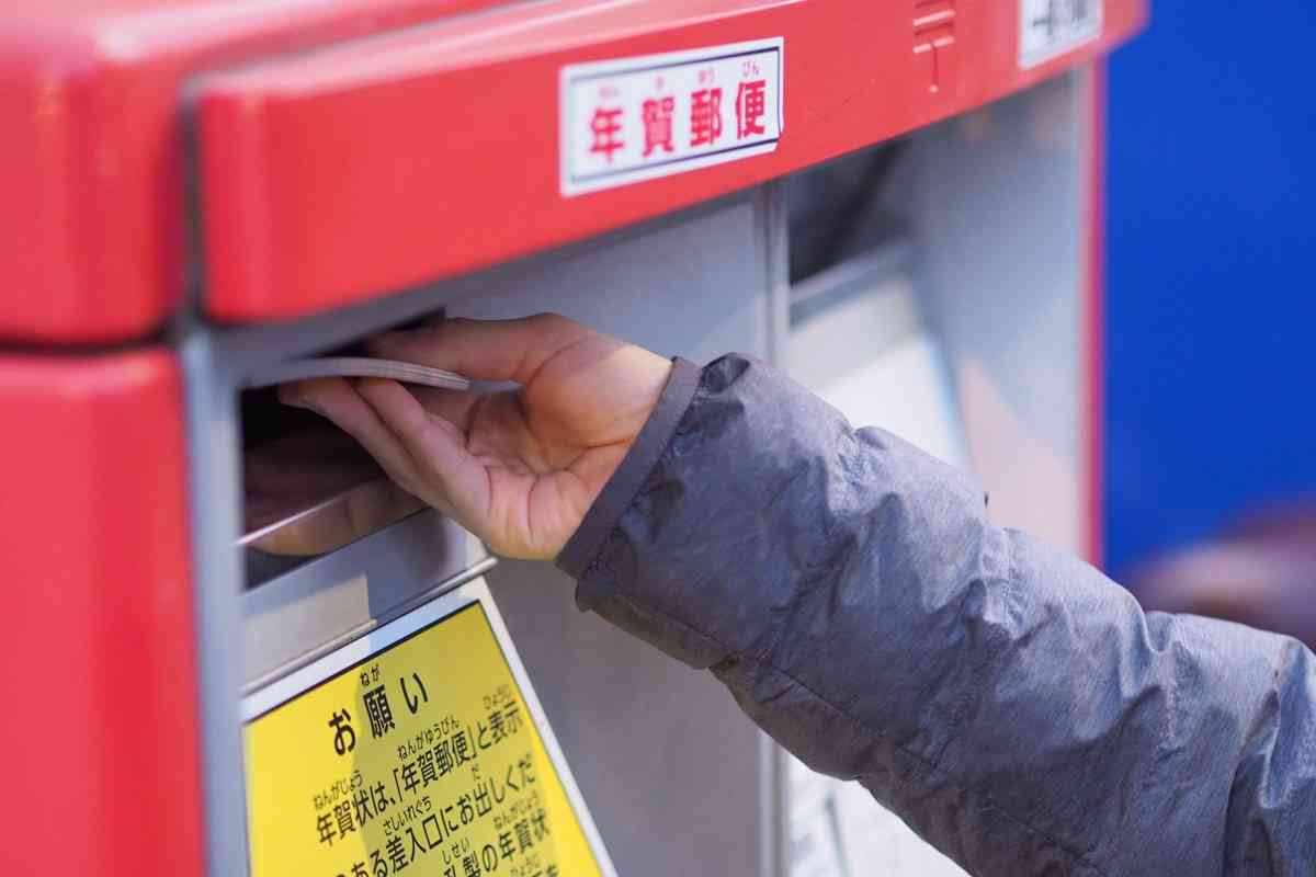 郵便料金値上げでも「年賀状はやめません！」宣言する人たちの本音　「生活が苦しいと思われたくない」「数が減っているからこそ誠意が伝わる」