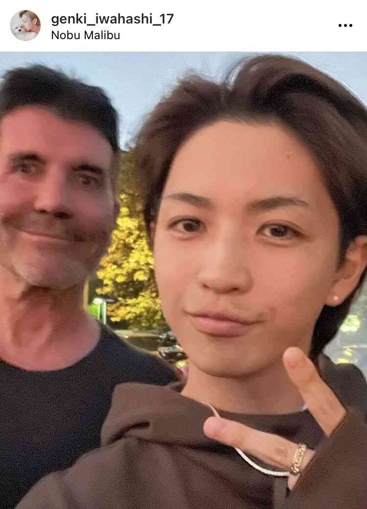 元キンプリ・岩橋玄樹、AGT審査員のサイモン氏と2ショット…3日前に意味深投稿も元気な姿