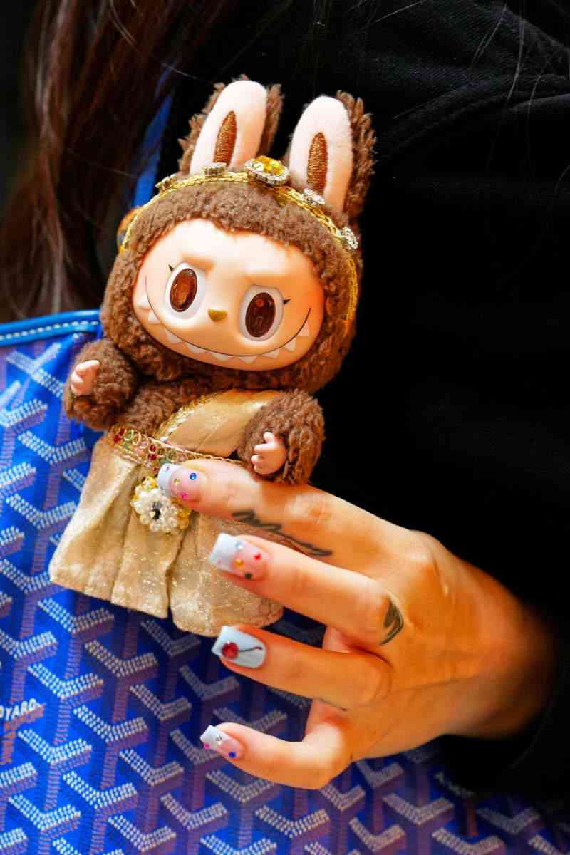 中国発キャラ「ラブブ」人気失速　希少性薄れ、成長持続に黄信号