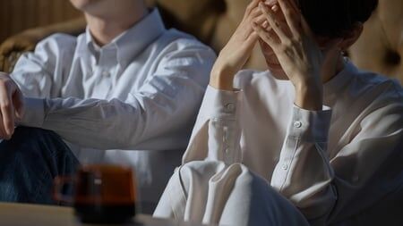 「夫のスーツから出てきたヤバいもの…」新婚で浮気が判明。妻が夫に伝えた一言と、意外な事実