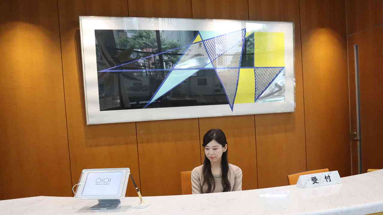 受付嬢は死語に?「女性が笑顔で」はもう古い　進化する企業受付はデータの宝庫