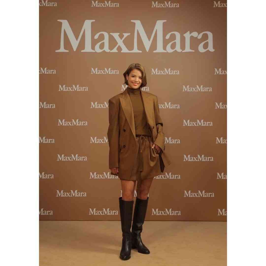 阿部詩選手：金髪＆ミニボトムで雰囲気ガラリ！　兄・一二三選手との“モデル風”ショットに反響「ローラみたい」「こんな美しさを隠し持つなんて」