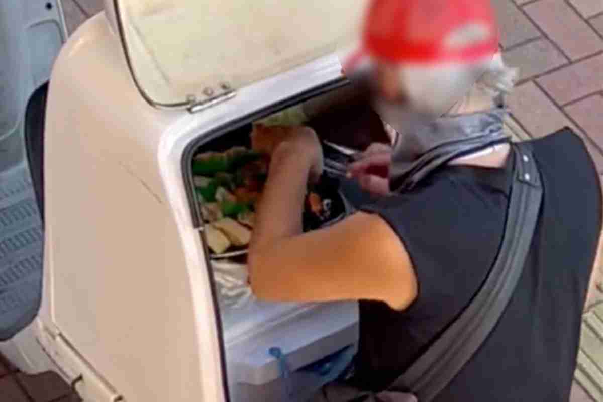 《『出前館』が謝罪》配達中に崩れた寿司を素手で整える瞬間　イカをペロンとめくり…トラブル起こした出前館配達員の言い分「消毒はしたんで！」