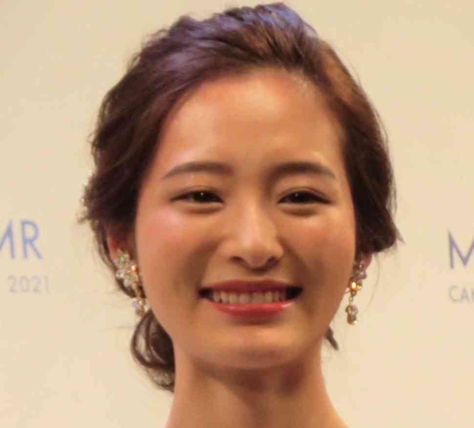 奇跡の美人4姉妹！ミス東大神谷明采、姉のバースデーパーティーの様子アップ