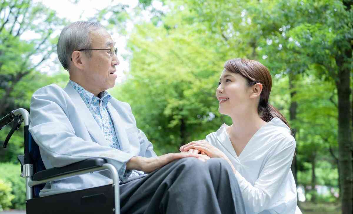 認知症の親にどう接するか？　「身内の介護は優しくできない」を前提に　夜中に「鳩ぽっぽ」を歌う父に…