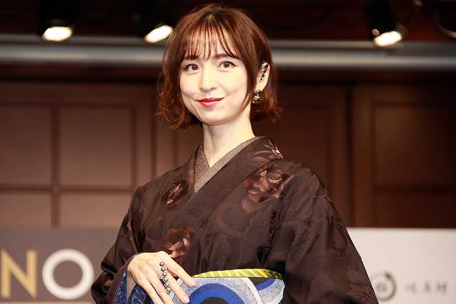 篠田麻里子が艶やかな着物姿を披露　着物で出かけたい場所は「子どもの入学式、卒業式」