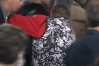 【岸田首相襲撃】容疑者にヘッドロックした漁師が着ていた「ワークマンの防寒ベスト」に再販を求む声が相次ぐ