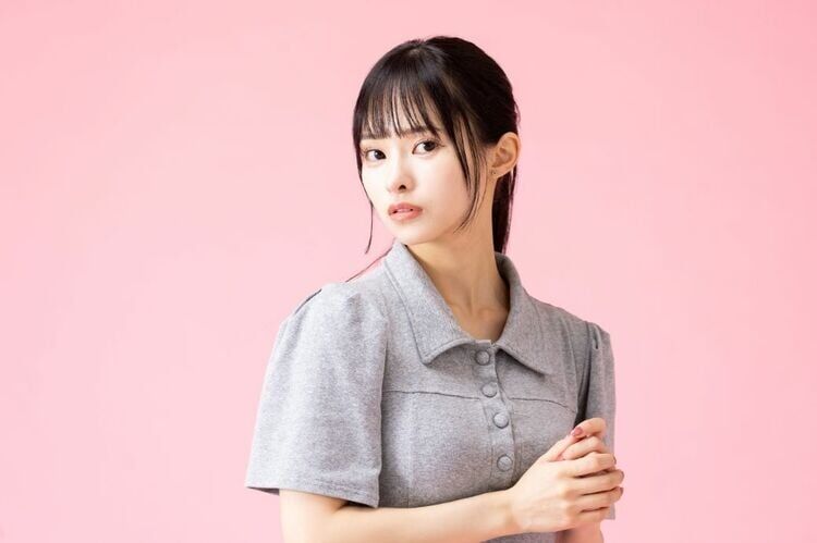 ｢AIみたいな美少女｣と言われる｢藤咲凪｣本当の姿　生放送で｢2児の母｣と突然告白､知られざる半生