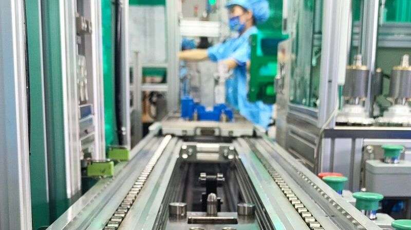 「ロボットでもできるつらい単純作業で月給12万円。女性や非正規が使い捨てられる時代が終わってほしい」と話す41歳・シングルマザーの夢とは