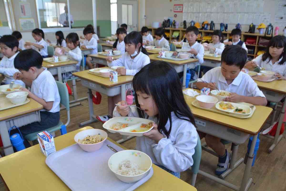 好き嫌い分かれる「パクチー」を学校給食に導入　教育現場の思惑と気になる子供の反応