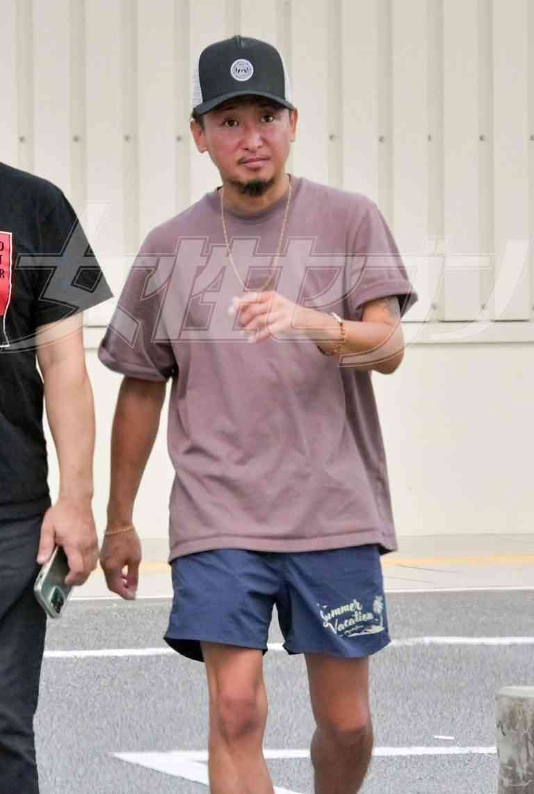 《近況スクープ》大野智、「両肩にタトゥー」の衝撃姿　嵐再始動への気運高まるなか、示した“アーティストの魂”