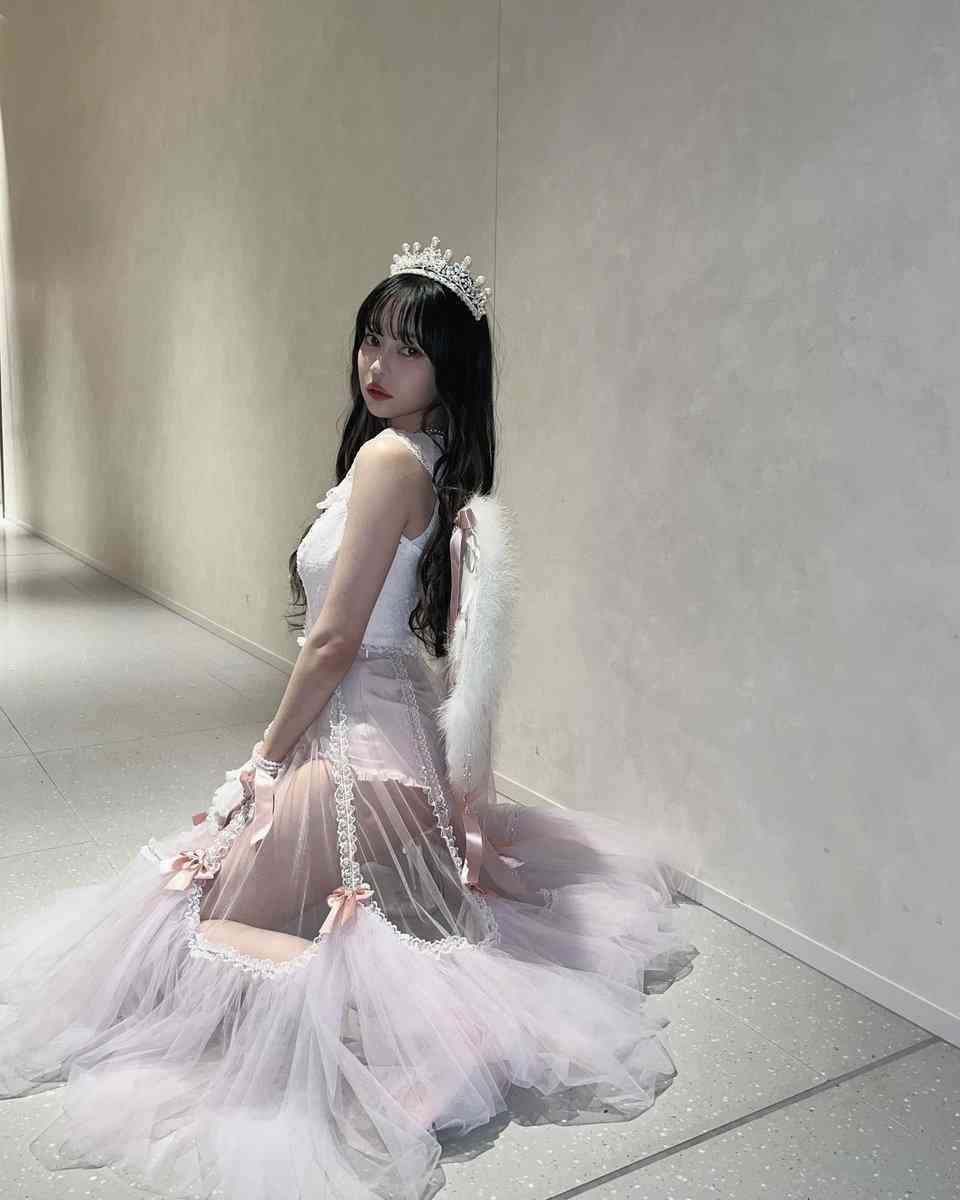 中村雅俊の三女・中村里砂、透けドレスで“美尻”チラリ「セクシーで可愛い」「美しすぎ」