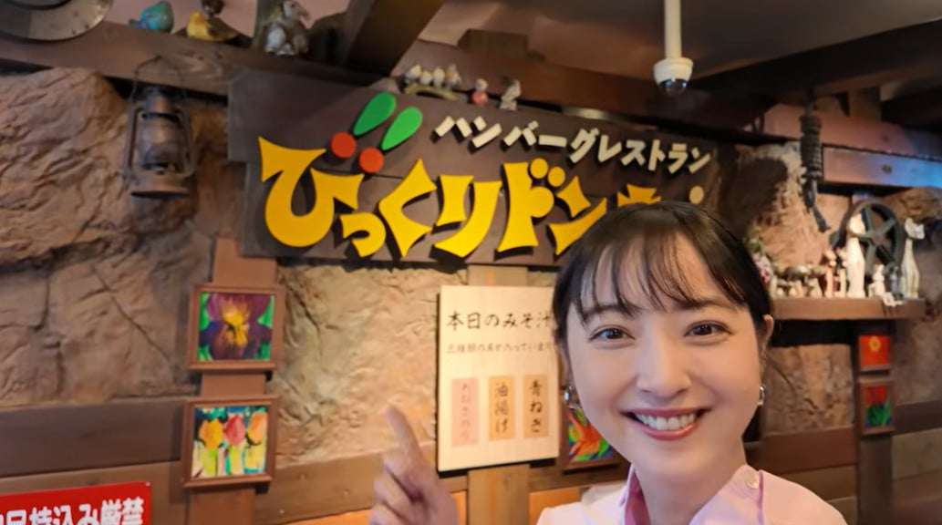 佐々木希、びっくりドンキーで「これ一択」と断言する鉄板メニューに反響「バクバク食べてる」「びくドン行くんですね」