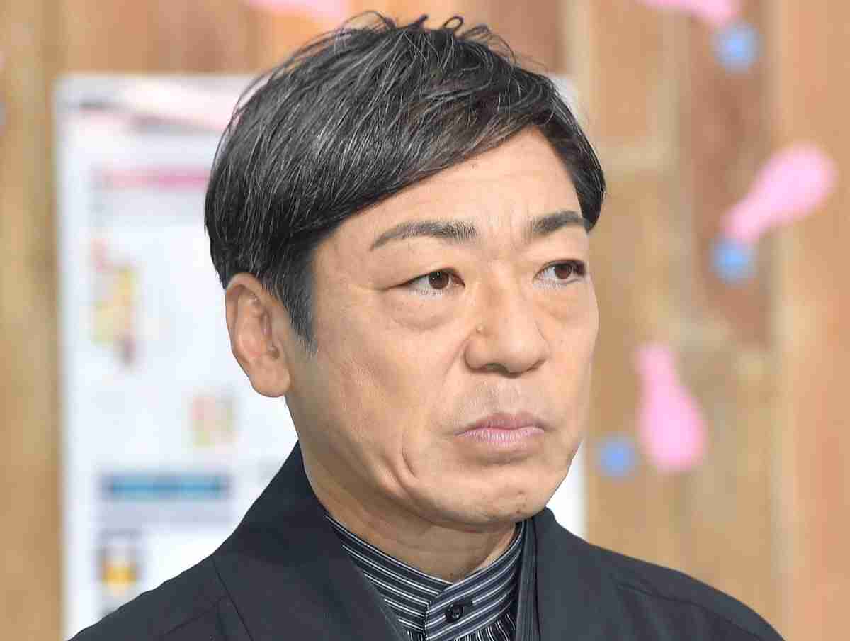 22年再婚発表の香川照之がグレイヘアに「お似合い」　1歳男児とペア服も注目「お披露目（涙）」「初披露ですね」