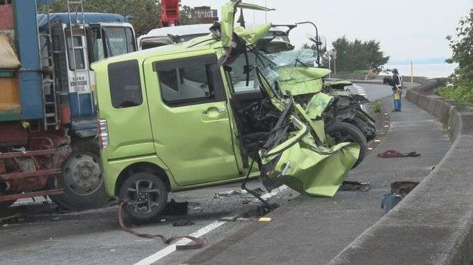 ダンプカーと正面衝突　軽乗用車の18歳高校生2人が意識不明の重体　大宜味村