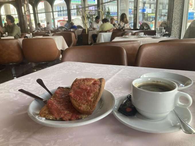 スペインと日本で違う「時間感覚」。モーニングは13時まで、夕食は21時スタートが基本