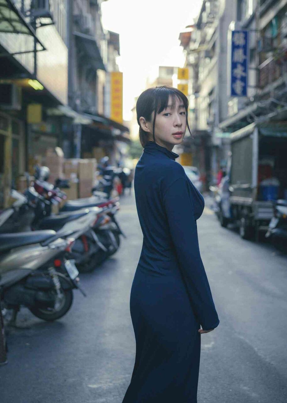 45歳酒井若菜、13年ぶり写真集発売決定　飾ることのない“今”映す先行カットで白ランジェリーショットも