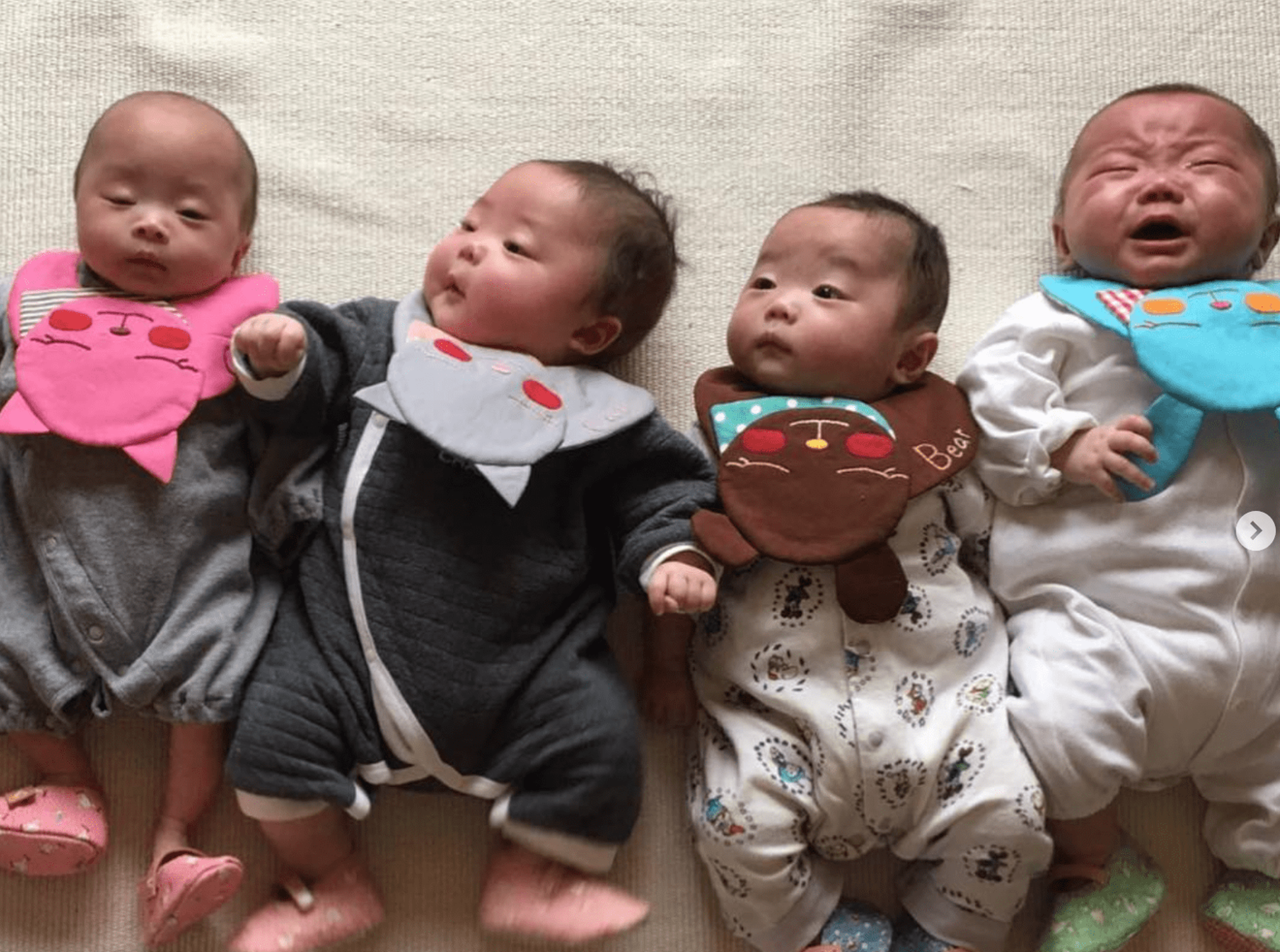 27歳で双子を妊娠、医師から「やっぱり4人かもしれない」と…四つ子ママが明かす、40人の厳戒態勢で行われた“計画出産”