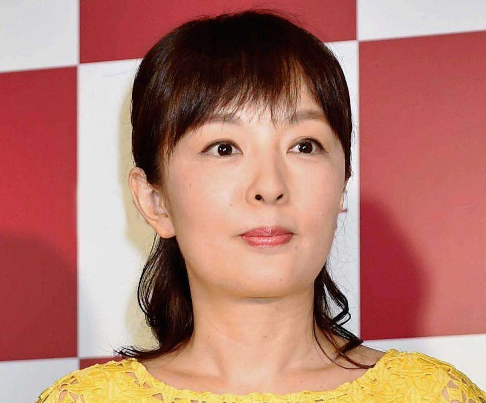 丸岡いずみ、激混み特急列車で長男抱っこ立ちっぱなしも　中年男性のスマート過ぎる席譲りに「感激」