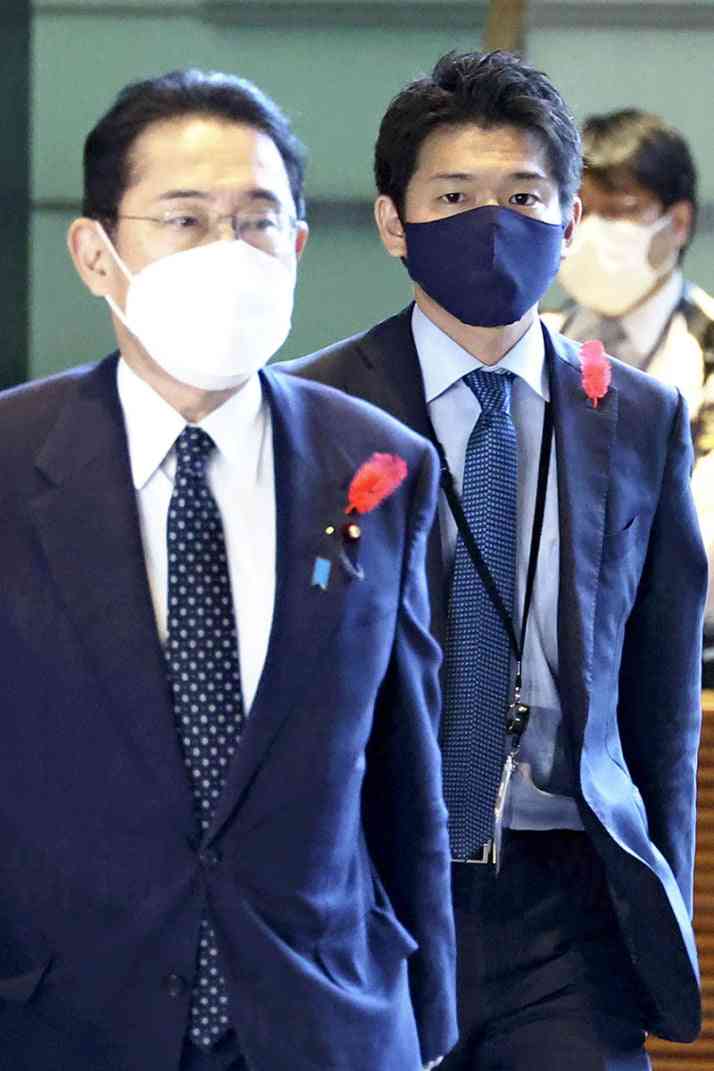 岸田総理の「長男秘書官」が外遊中にパリ、ロンドンの観光地めぐり　公用車を使って繁華街でショッピングも