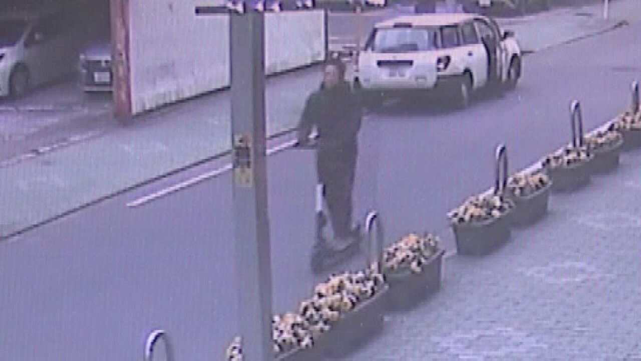 電動キックボードでひき逃げした男を逮捕「免許なしで乗れると思っていた」　防犯カメラが捉えた事故の瞬間