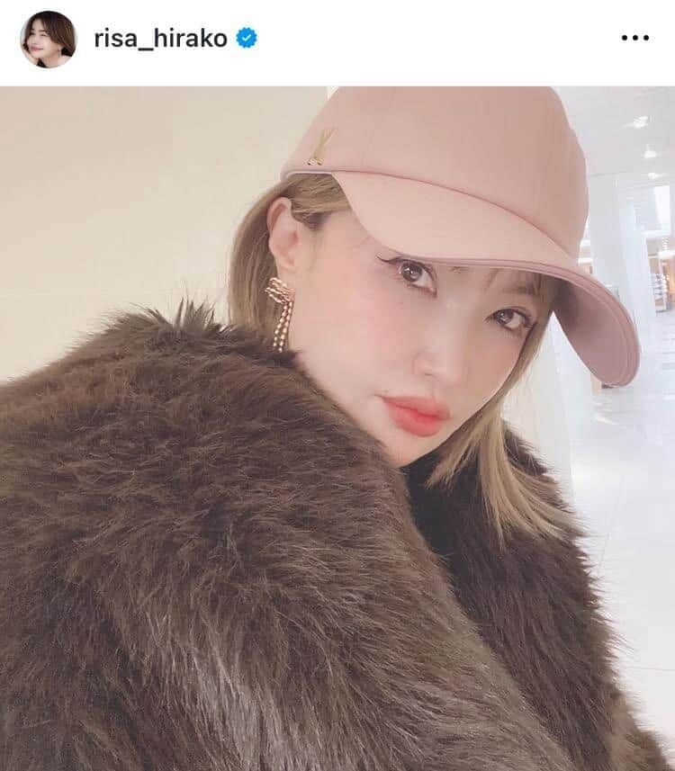 平子理沙54歳、キス顔で迫る「爆イケ」真っ赤なサングラス姿　美肌と唇にファン歓喜「可愛すぎて辛い」