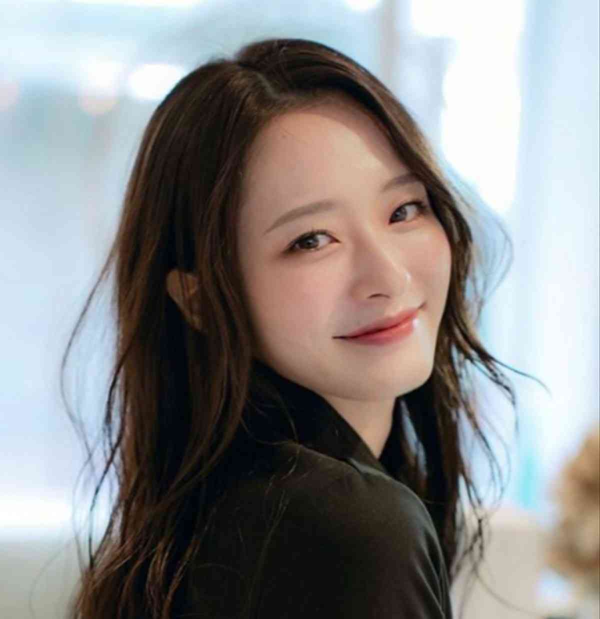 グラビア話題“ミス東大”神谷明采、すっぴん投稿に衝撃「マジで綺麗」　実は4姉妹「全員美人なのスゴイ」