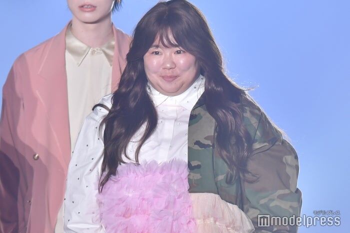 元自衛官のやす子がロングヘアに大変身！「はいーー！かわいくなっちゃいましたーー！」