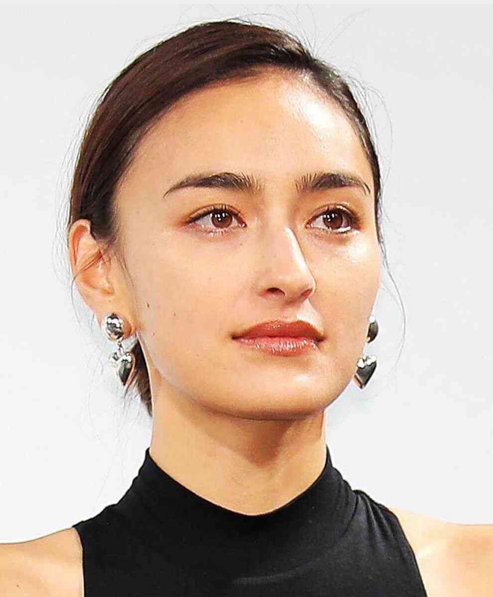 米ハワイ在住の長谷川潤、10歳になった長女を顔出し！「めちゃ可愛い」「ViViモデルに」と騒然