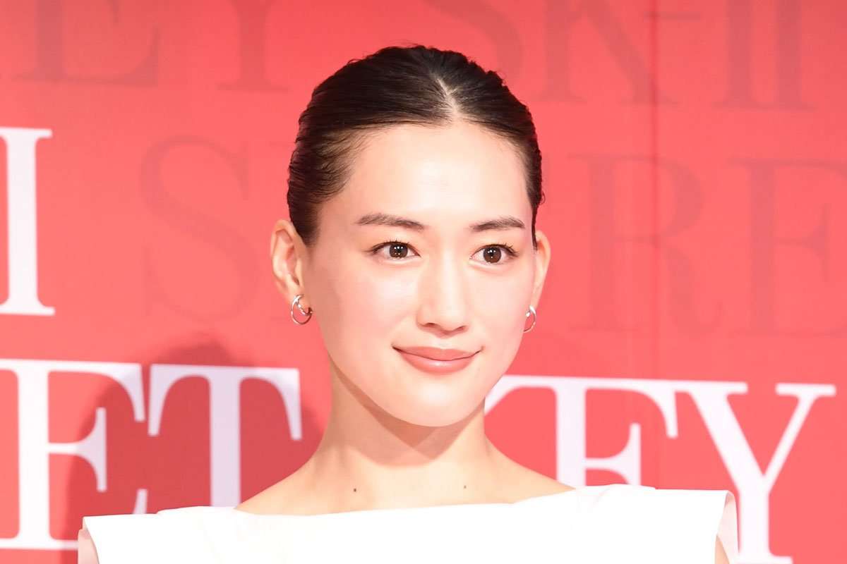 綾瀬はるか38歳　驚異の肌年齢を叩き出す「ケアをしただけお肌は答えてくれる」