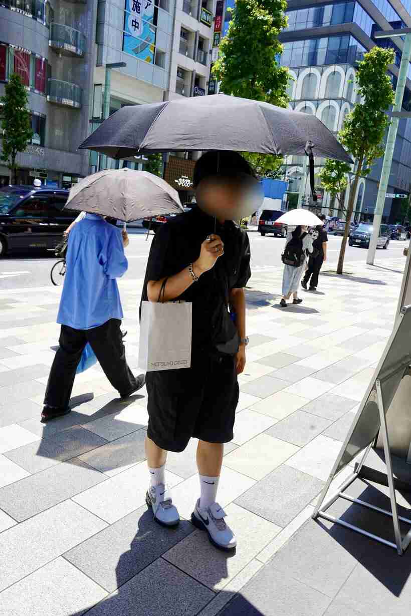 東京都心で「日傘男子」が急増中　直撃ルポでわかった「帽子じゃダメな理由」と「女性からの評判」