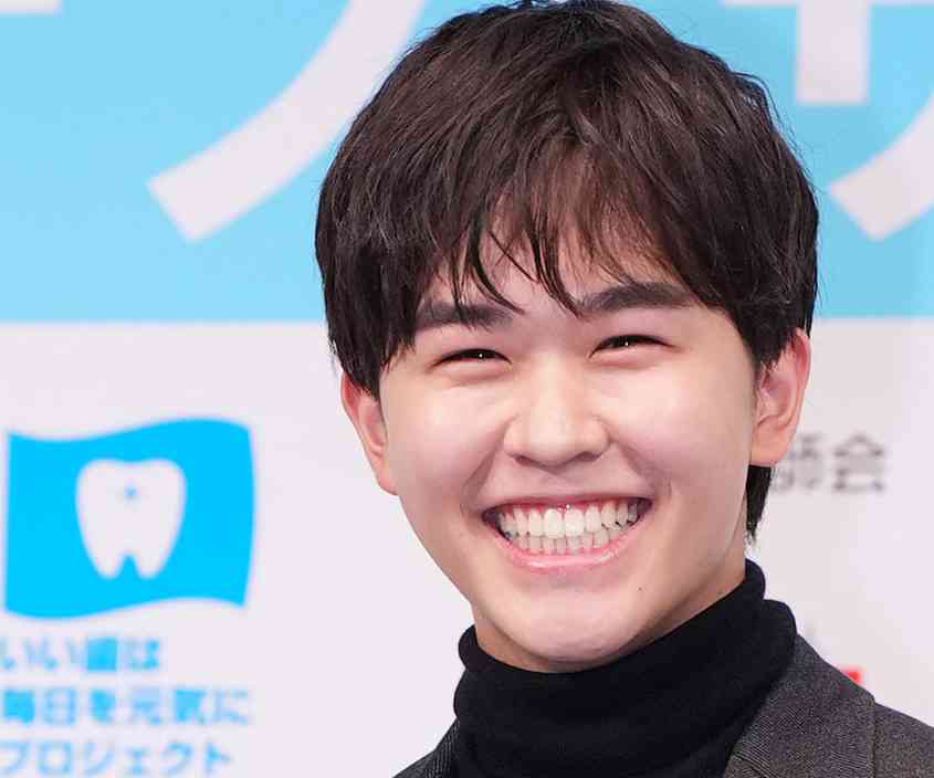 鈴木福「茶髪」「日焼け」「ひげ」…ワイルドな姿に大変身　フワちゃん、巨人・浅野翔吾も驚き