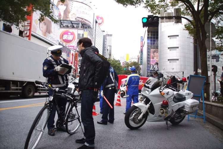 自転車「逆走」が招く重大事故　ドライバーには「一時停止無視のママチャリ」も恐怖