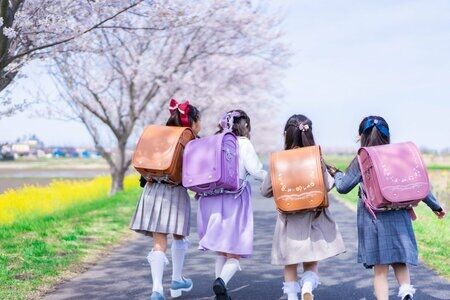 「ランドセルの人気カラー」女子はやっぱり紫が圧倒的！子どもに「その色はやめなさい」は避けたい理由