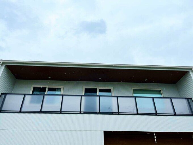 好みの外観にしたくて、ベランダありの家を建てて後悔。120万円かけて、使ったのは1度だけ