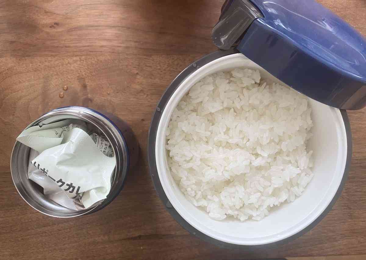 レトルトカレーと白米のみ、息子へ“究極のお弁当”を渡す母「弁当はこうあるべき、という概念を手放した」