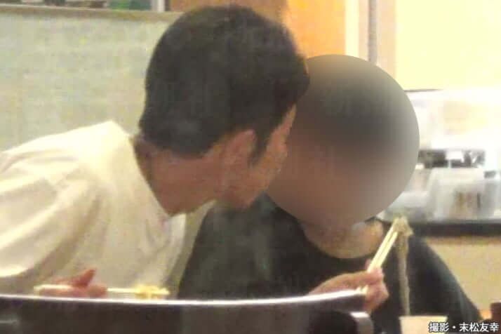 「女子部員が顔を埋めると監督が頭をなで…」　箱根駅伝出場の立教大学陸上部監督、教え子との不倫が発覚！「後部座席で1時間以上も密着」